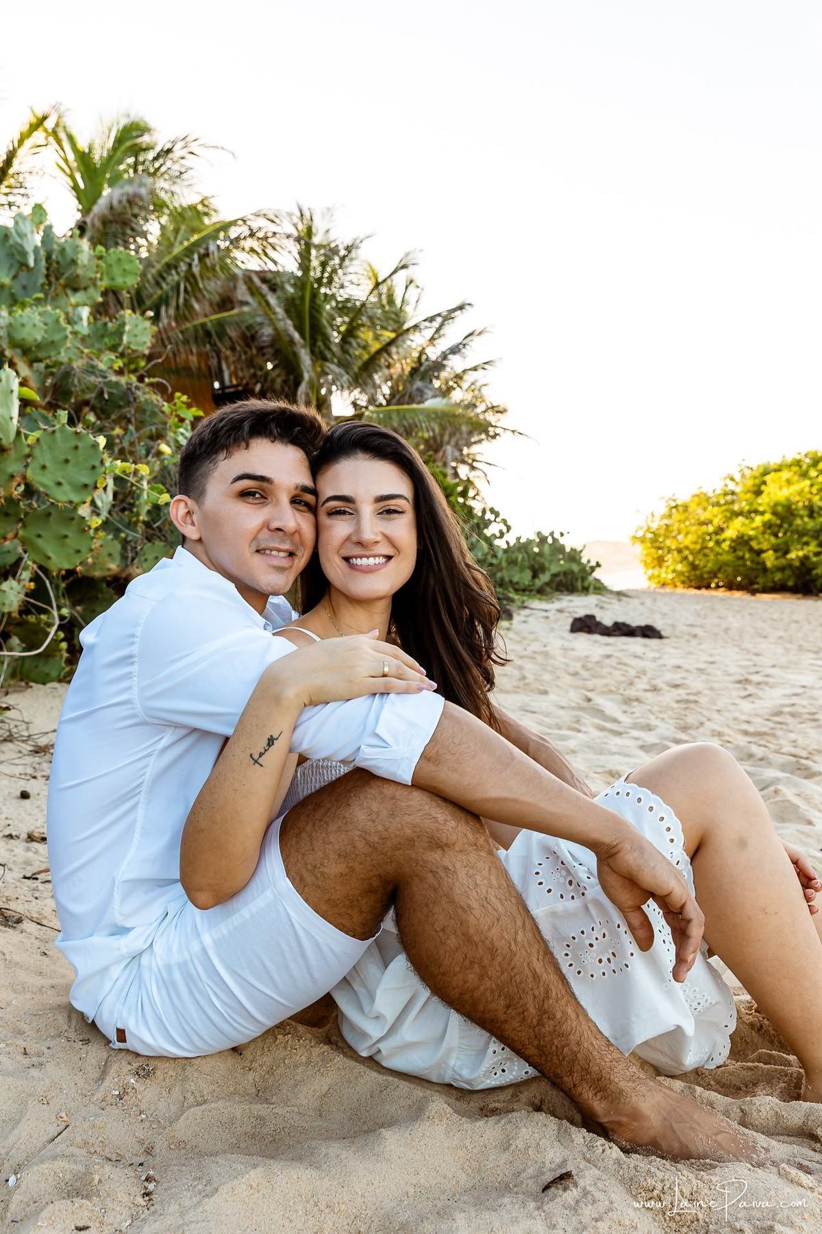 Ensaio pre wedding na praia de Tabatinga em Nisia Floresta, casal, amor, pre casamento, ensaio dos noivos, praia, amor, carinho, cumplicidade, fotografia de casamento em natal, ensaio dos noivos, namorados