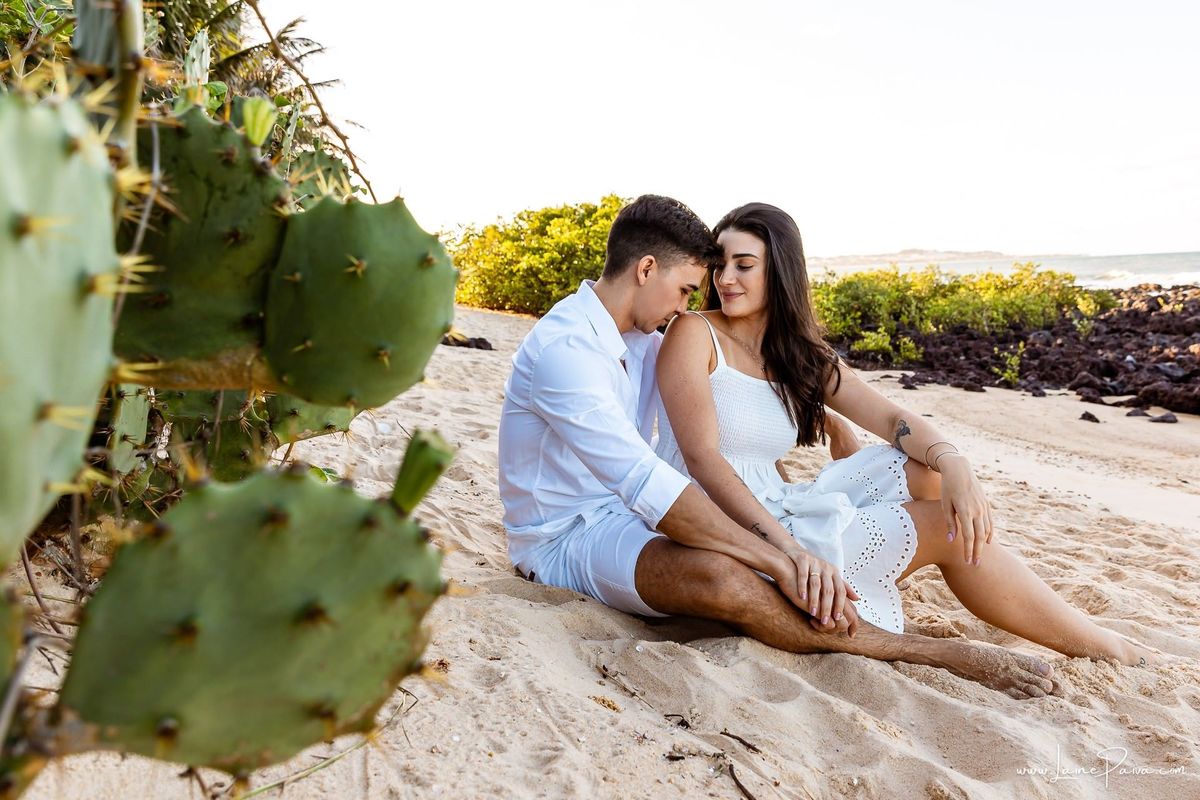 Ensaio pre wedding na praia de Tabatinga em Nisia Floresta, casal, amor, pre casamento, ensaio dos noivos, praia, amor, carinho, cumplicidade, fotografia de casamento em natal, ensaio dos noivos, namorados