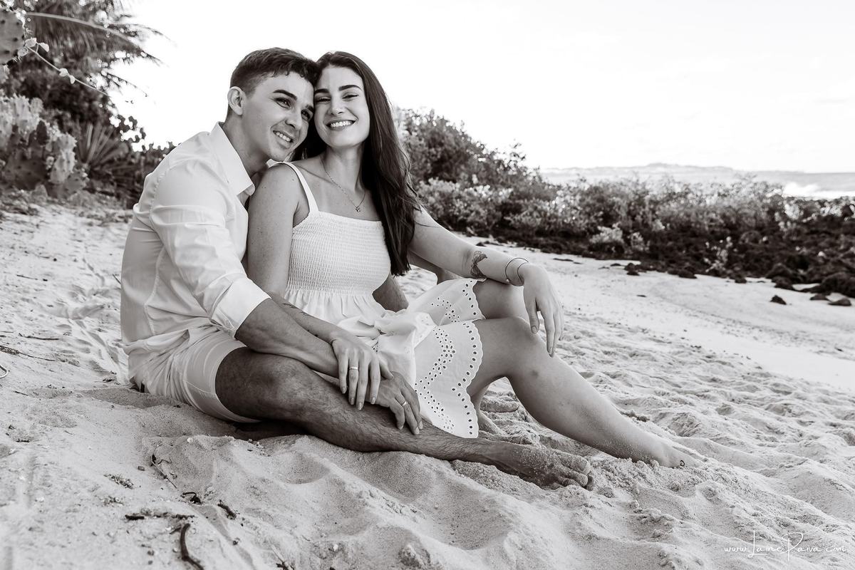 Ensaio pre wedding na praia de Tabatinga em Nisia Floresta, casal, amor, pre casamento, ensaio dos noivos, praia, amor, carinho, cumplicidade, fotografia de casamento em natal, ensaio dos noivos, namorados