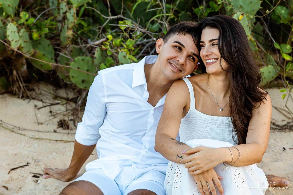 Ensaio pre wedding na praia de Tabatinga em Nisia Floresta, casal, amor, pre casamento, ensaio dos noivos, praia, amor, carinho, cumplicidade, fotografia de casamento em natal, ensaio dos noivos, namorados