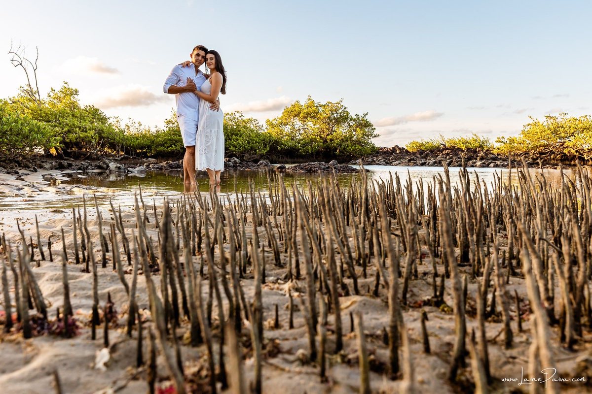 Ensaio pre wedding na praia de Tabatinga em Nisia Floresta, casal, amor, pre casamento, ensaio dos noivos, praia, amor, carinho, cumplicidade, fotografia de casamento em natal, ensaio dos noivos, namorados