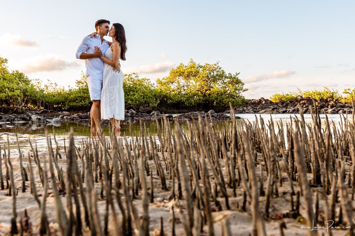 Ensaio pre wedding na praia de Tabatinga em Nisia Floresta, casal, amor, pre casamento, ensaio dos noivos, praia, amor, carinho, cumplicidade, fotografia de casamento em natal, ensaio dos noivos, namorados