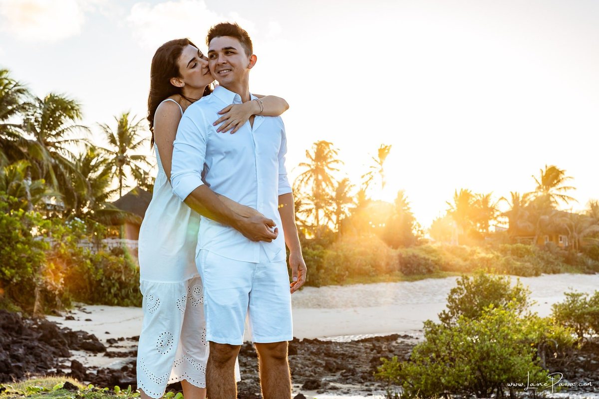 Ensaio pre wedding na praia de Tabatinga em Nisia Floresta, casal, amor, pre casamento, ensaio dos noivos, praia, amor, carinho, cumplicidade, fotografia de casamento em natal, ensaio dos noivos, namorados