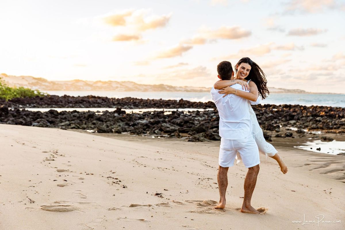 Ensaio pre wedding na praia de Tabatinga em Nisia Floresta, casal, amor, pre casamento, ensaio dos noivos, praia, amor, carinho, cumplicidade, fotografia de casamento em natal, ensaio dos noivos, namorados