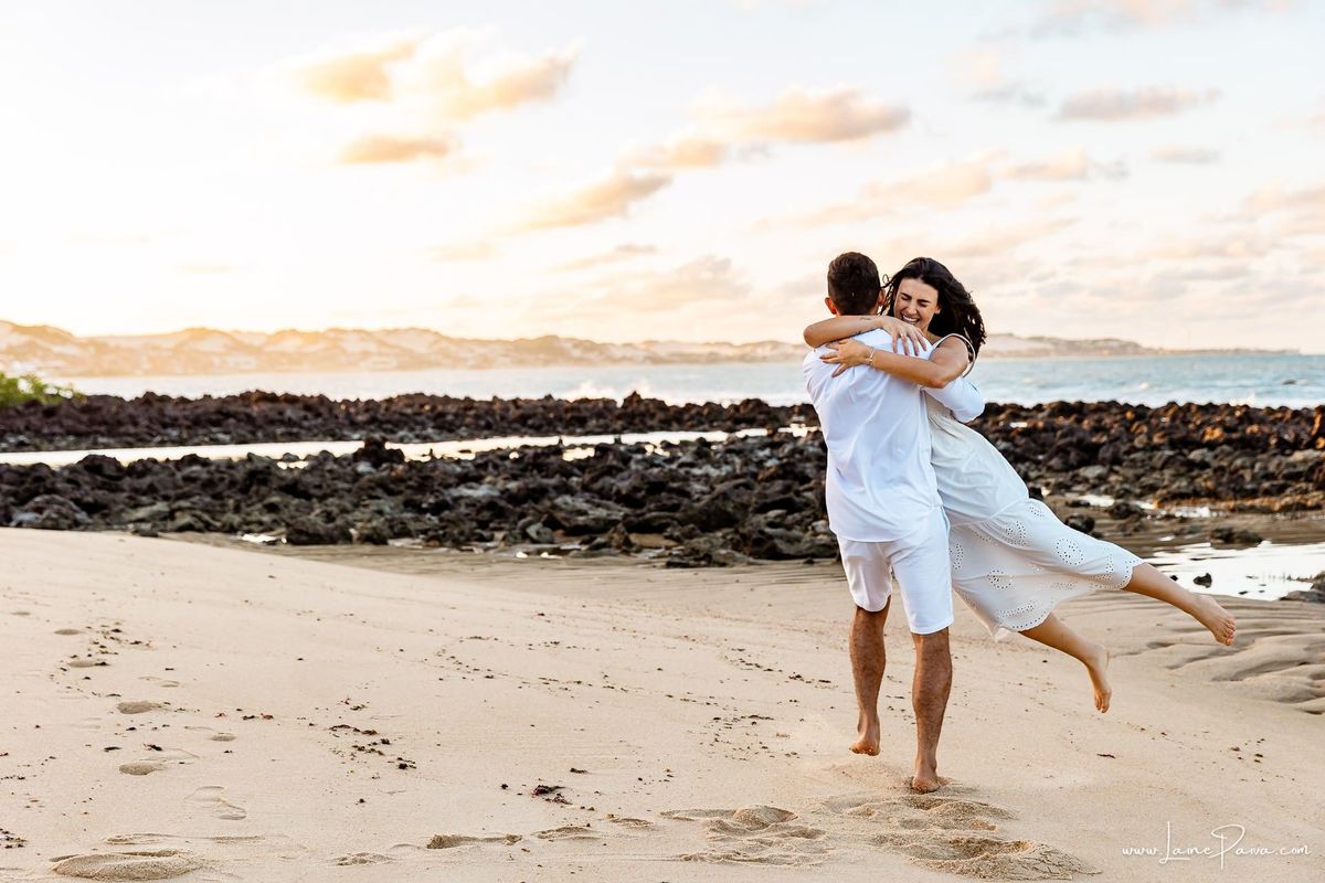 Ensaio pre wedding na praia de Tabatinga em Nisia Floresta, casal, amor, pre casamento, ensaio dos noivos, praia, amor, carinho, cumplicidade, fotografia de casamento em natal, ensaio dos noivos, namorados