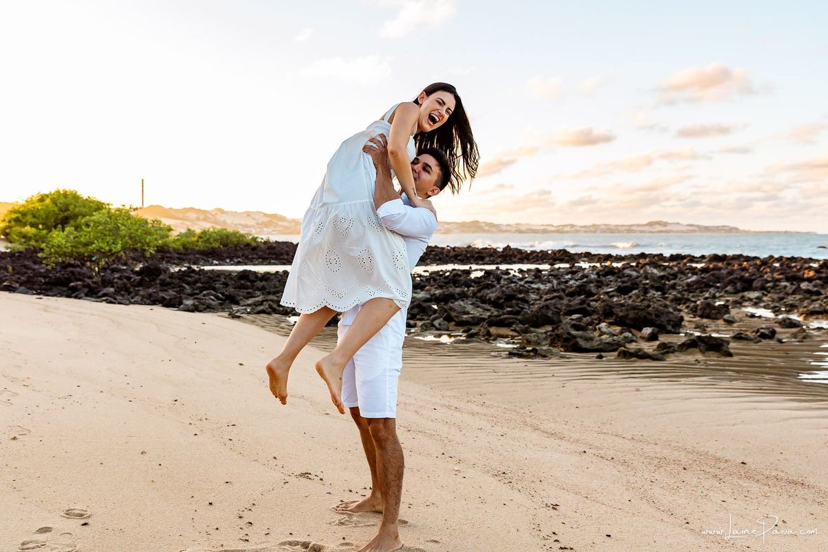 Ensaio pre wedding na praia de Tabatinga em Nisia Floresta, casal, amor, pre casamento, ensaio dos noivos, praia, amor, carinho, cumplicidade, fotografia de casamento em natal, ensaio dos noivos, namorados