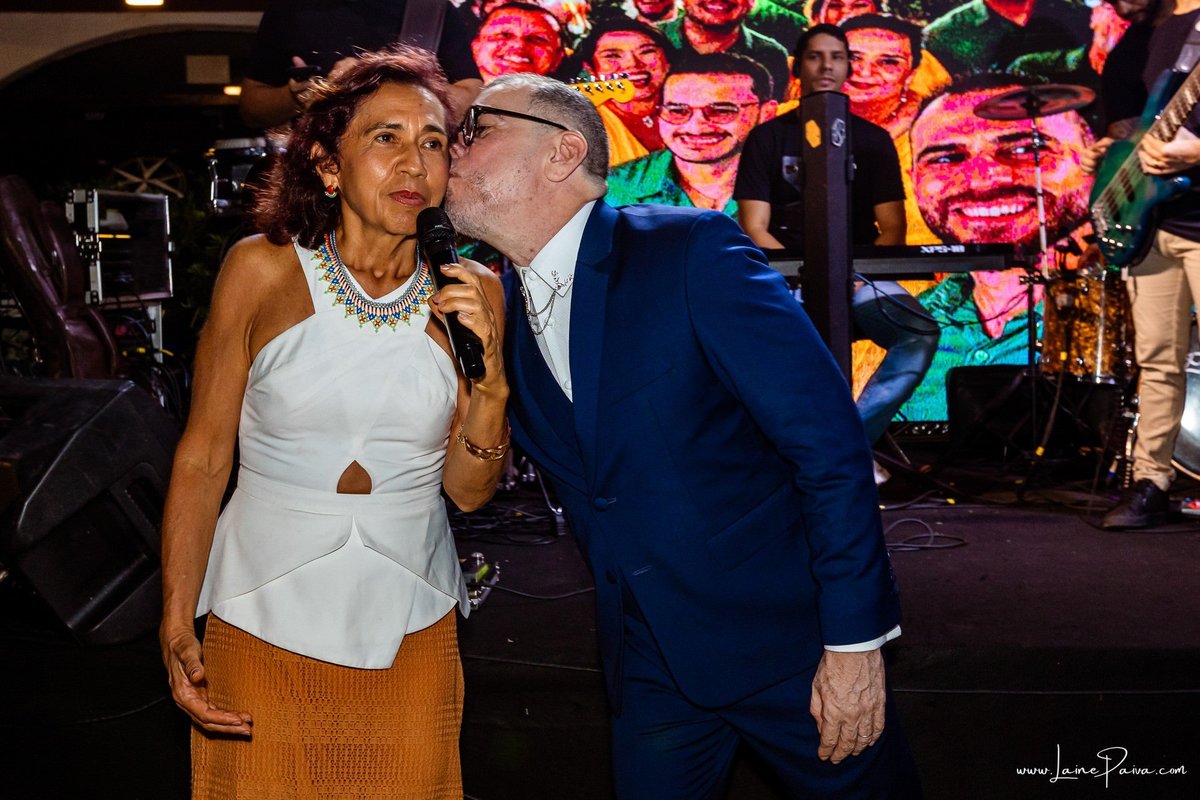 fotografia de Aniversario adulto, festa de 60 anos de Marcelo no Iate Clube em Natal, no fim de tarde com por do sol e a banda de Thiago Novaes, homenagem e muito carinho de familiares e amigos. 
