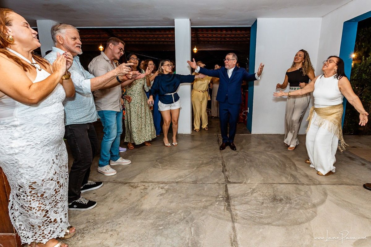 fotografia de Aniversario adulto, festa de 60 anos de Marcelo no Iate Clube em Natal, no fim de tarde com por do sol e a banda de Thiago Novaes, homenagem e muito carinho de familiares e amigos. 