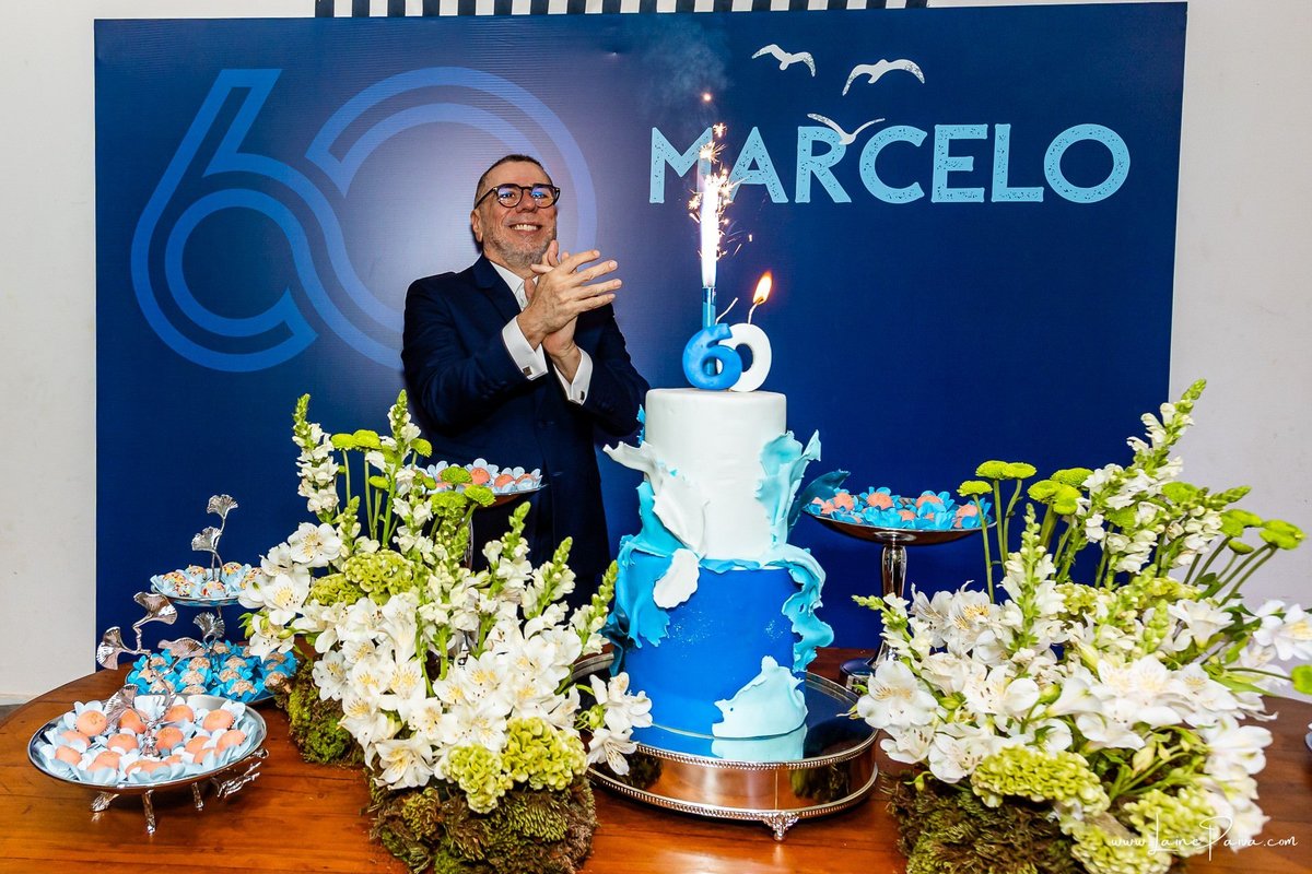 fotografia de Aniversario adulto, festa de 60 anos de Marcelo no Iate Clube em Natal, no fim de tarde com por do sol e a banda de Thiago Novaes, homenagem e muito carinho de familiares e amigos. 
