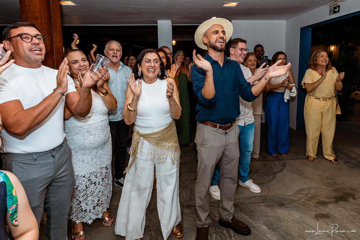 fotografia de Aniversario adulto, festa de 60 anos de Marcelo no Iate Clube em Natal, no fim de tarde com por do sol e a banda de Thiago Novaes, homenagem e muito carinho de familiares e amigos. 