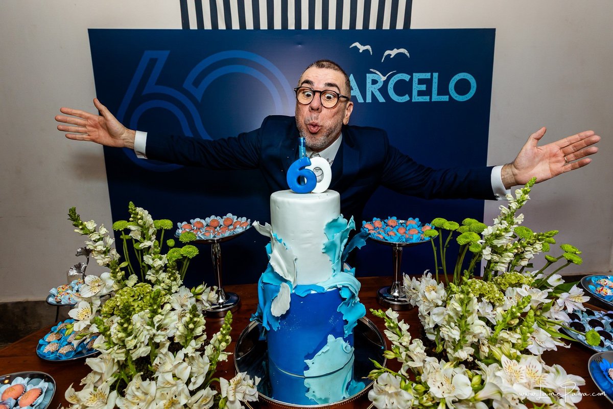 fotografia de Aniversario adulto, festa de 60 anos de Marcelo no Iate Clube em Natal, no fim de tarde com por do sol e a banda de Thiago Novaes, homenagem e muito carinho de familiares e amigos. 