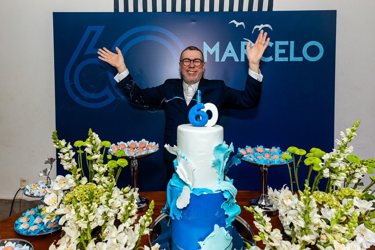 fotografia de Aniversario adulto, festa de 60 anos de Marcelo no Iate Clube em Natal, no fim de tarde com por do sol e a banda de Thiago Novaes, homenagem e muito carinho de familiares e amigos. 