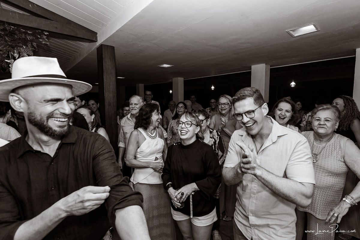 fotografia de Aniversario adulto, festa de 60 anos de Marcelo no Iate Clube em Natal, no fim de tarde com por do sol e a banda de Thiago Novaes, homenagem e muito carinho de familiares e amigos. 