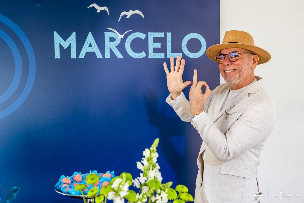 fotografia de Aniversario adulto, festa de 60 anos de Marcelo no Iate Clube em Natal, no fim de tarde com por do sol e a banda de Thiago Novaes, homenagem e muito carinho de familiares e amigos. 