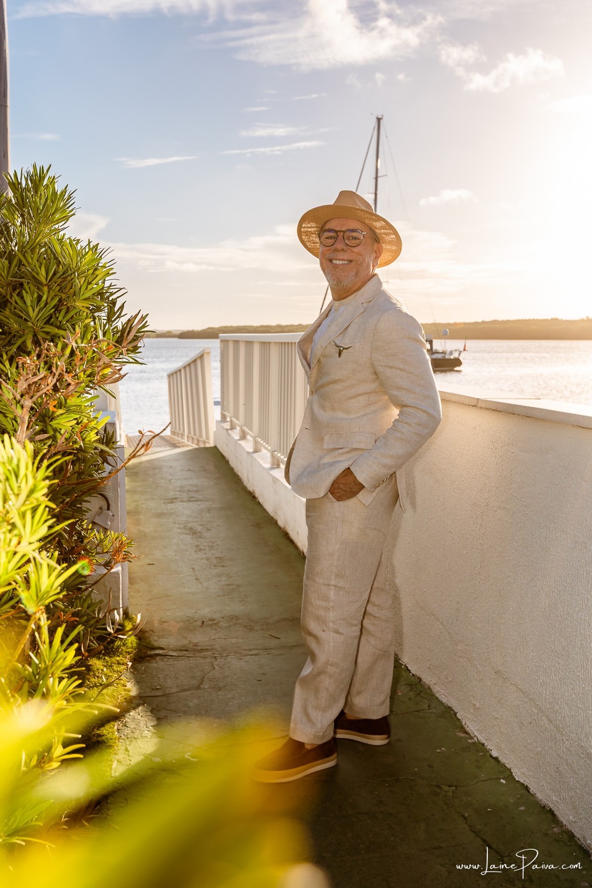 fotografia de Aniversario adulto, festa de 60 anos de Marcelo no Iate Clube em Natal, no fim de tarde com por do sol e a banda de Thiago Novaes, homenagem e muito carinho de familiares e amigos. 