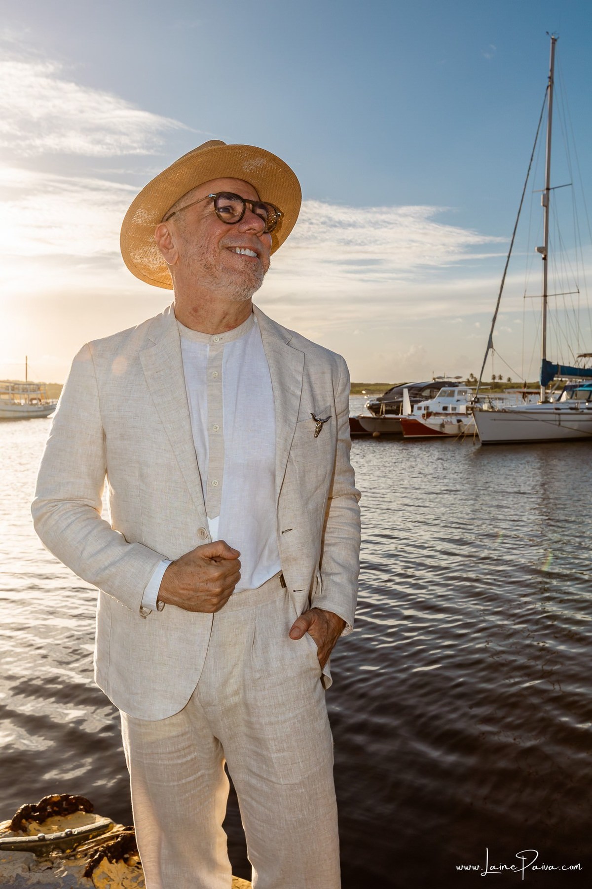 fotografia de Aniversario adulto, festa de 60 anos de Marcelo no Iate Clube em Natal, no fim de tarde com por do sol e a banda de Thiago Novaes, homenagem e muito carinho de familiares e amigos. 