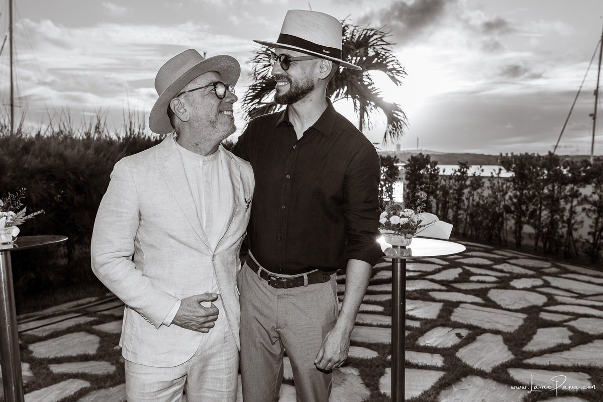 fotografia de Aniversario adulto, festa de 60 anos de Marcelo no Iate Clube em Natal, no fim de tarde com por do sol e a banda de Thiago Novaes, homenagem e muito carinho de familiares e amigos. 