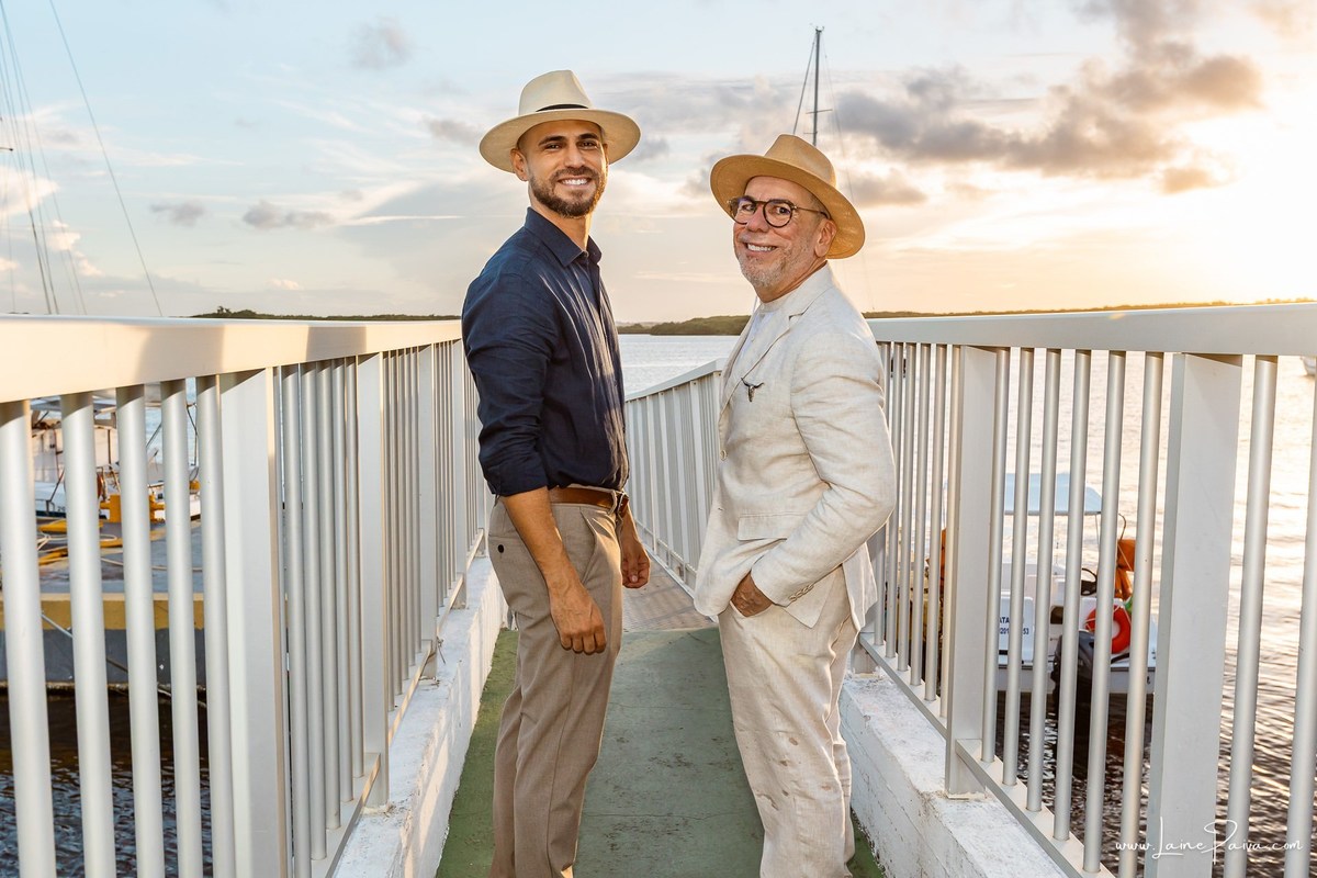 fotografia de Aniversario adulto, festa de 60 anos de Marcelo no Iate Clube em Natal, no fim de tarde com por do sol e a banda de Thiago Novaes, homenagem e muito carinho de familiares e amigos. 