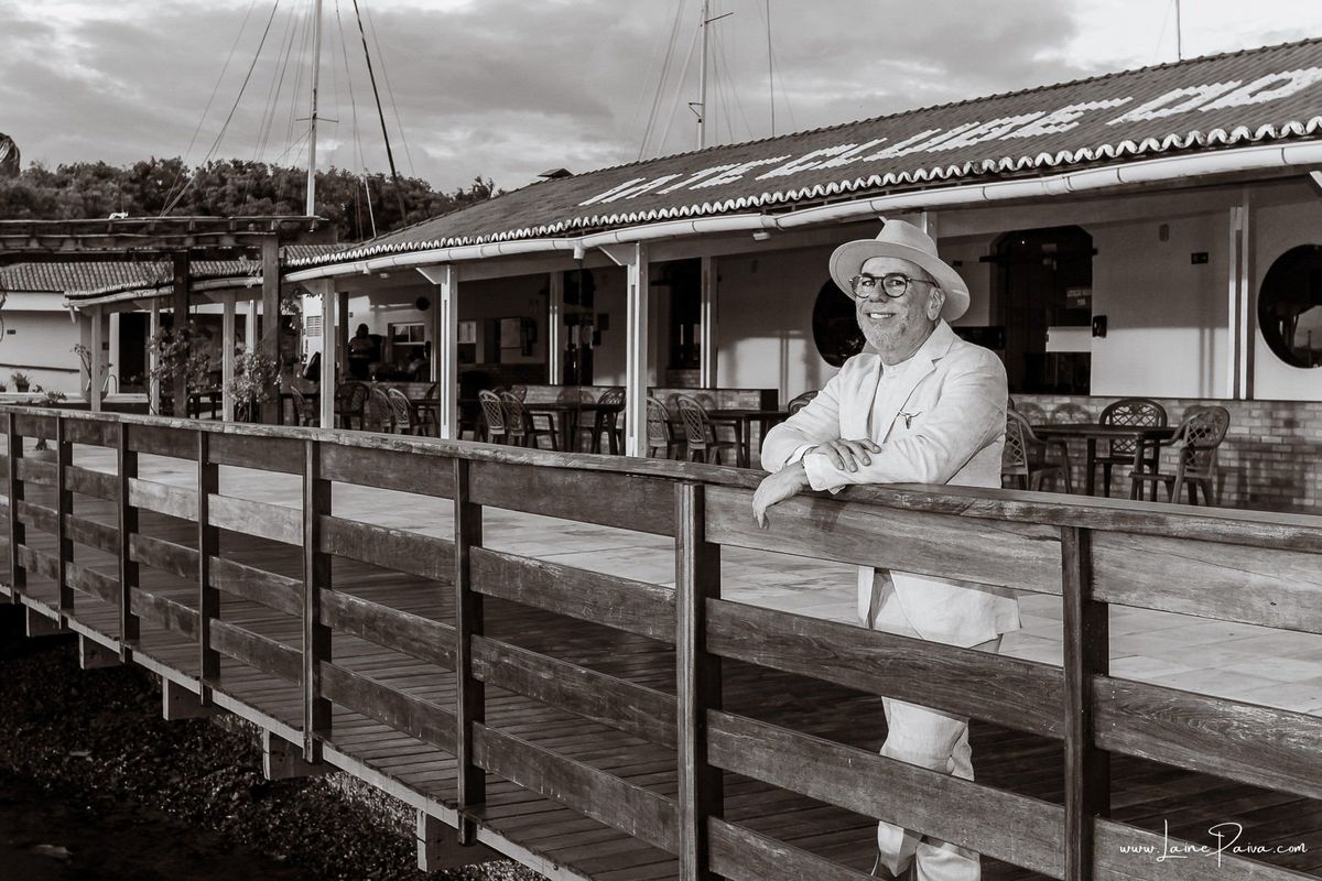 fotografia de Aniversario adulto, festa de 60 anos de Marcelo no Iate Clube em Natal, no fim de tarde com por do sol e a banda de Thiago Novaes, homenagem e muito carinho de familiares e amigos. 