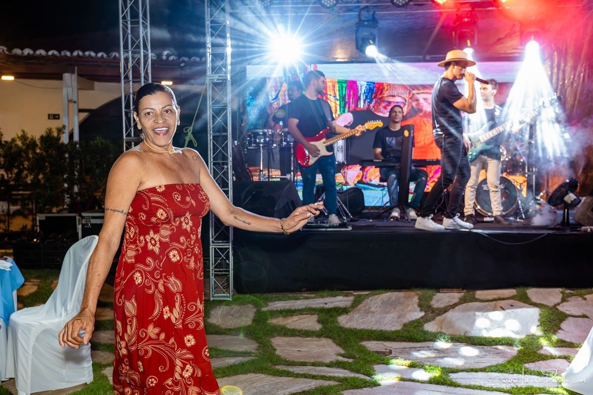 fotografia de Aniversario adulto, festa de 60 anos de Marcelo no Iate Clube em Natal, no fim de tarde com por do sol e a banda de Thiago Novaes, homenagem e muito carinho de familiares e amigos. 