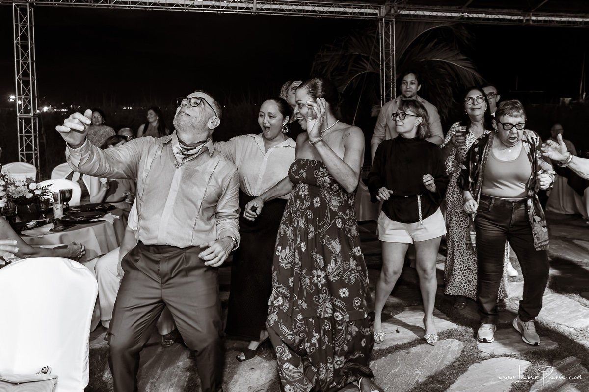 fotografia de Aniversario adulto, festa de 60 anos de Marcelo no Iate Clube em Natal, no fim de tarde com por do sol e a banda de Thiago Novaes, homenagem e muito carinho de familiares e amigos. 