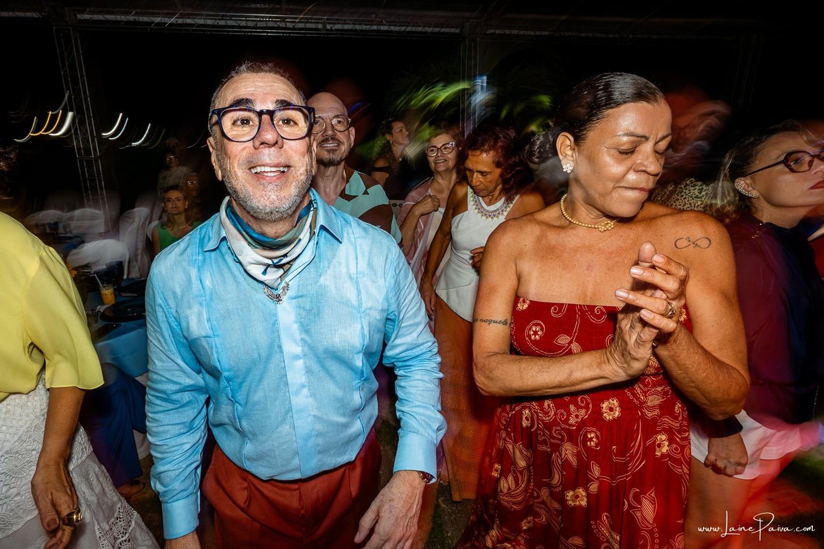 fotografia de Aniversario adulto, festa de 60 anos de Marcelo no Iate Clube em Natal, no fim de tarde com por do sol e a banda de Thiago Novaes, homenagem e muito carinho de familiares e amigos. 