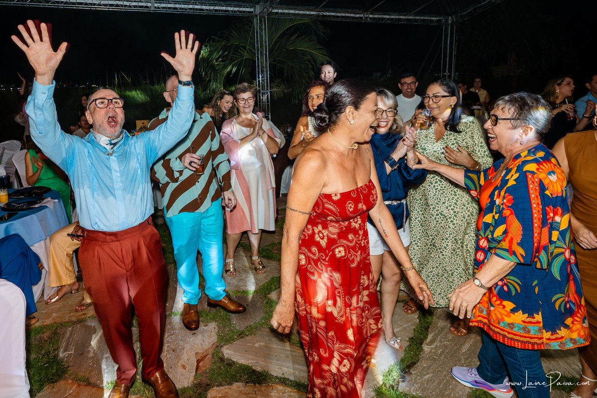fotografia de Aniversario adulto, festa de 60 anos de Marcelo no Iate Clube em Natal, no fim de tarde com por do sol e a banda de Thiago Novaes, homenagem e muito carinho de familiares e amigos. 