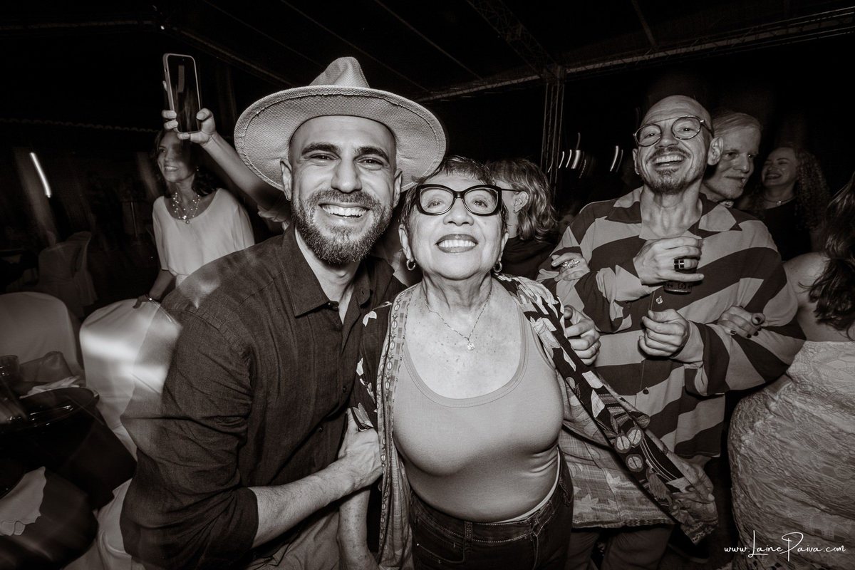 fotografia de Aniversario adulto, festa de 60 anos de Marcelo no Iate Clube em Natal, no fim de tarde com por do sol e a banda de Thiago Novaes, homenagem e muito carinho de familiares e amigos. 