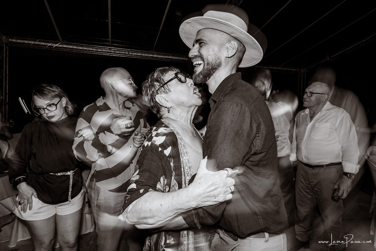 fotografia de Aniversario adulto, festa de 60 anos de Marcelo no Iate Clube em Natal, no fim de tarde com por do sol e a banda de Thiago Novaes, homenagem e muito carinho de familiares e amigos. 
