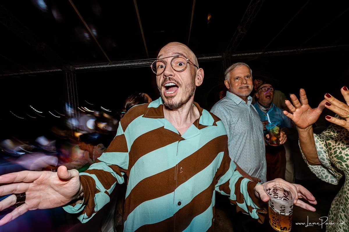 fotografia de Aniversario adulto, festa de 60 anos de Marcelo no Iate Clube em Natal, no fim de tarde com por do sol e a banda de Thiago Novaes, homenagem e muito carinho de familiares e amigos. 