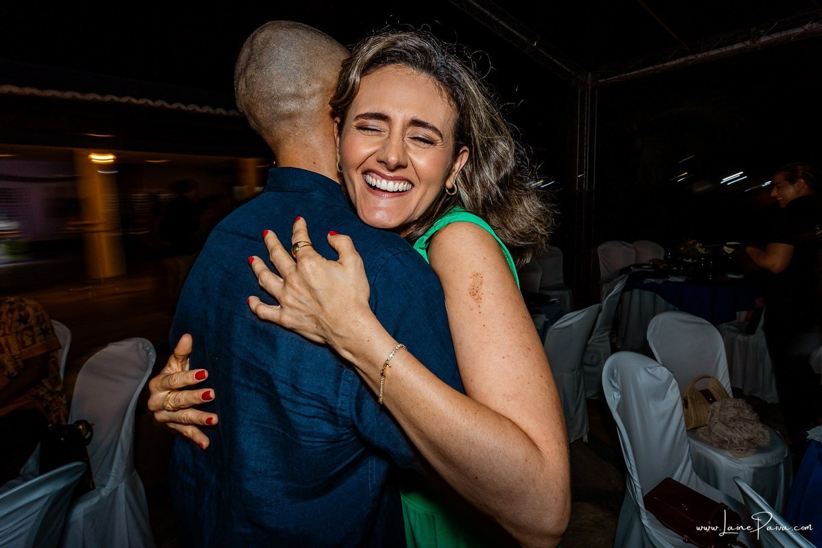 fotografia de Aniversario adulto, festa de 60 anos de Marcelo no Iate Clube em Natal, no fim de tarde com por do sol e a banda de Thiago Novaes, homenagem e muito carinho de familiares e amigos. 