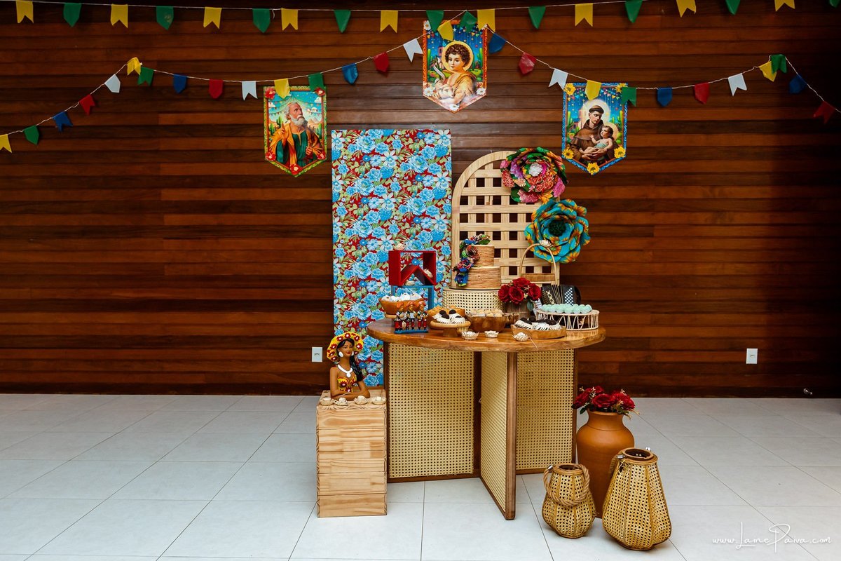 fotografia de Aniversario adulto, festa de 70 anos de Marcelo no condominio Buena Vista em Parnamirim, com tema de festa junina, São João com trio de sanfoneiro, homenagem e muito carinho de familiares e amigos. 