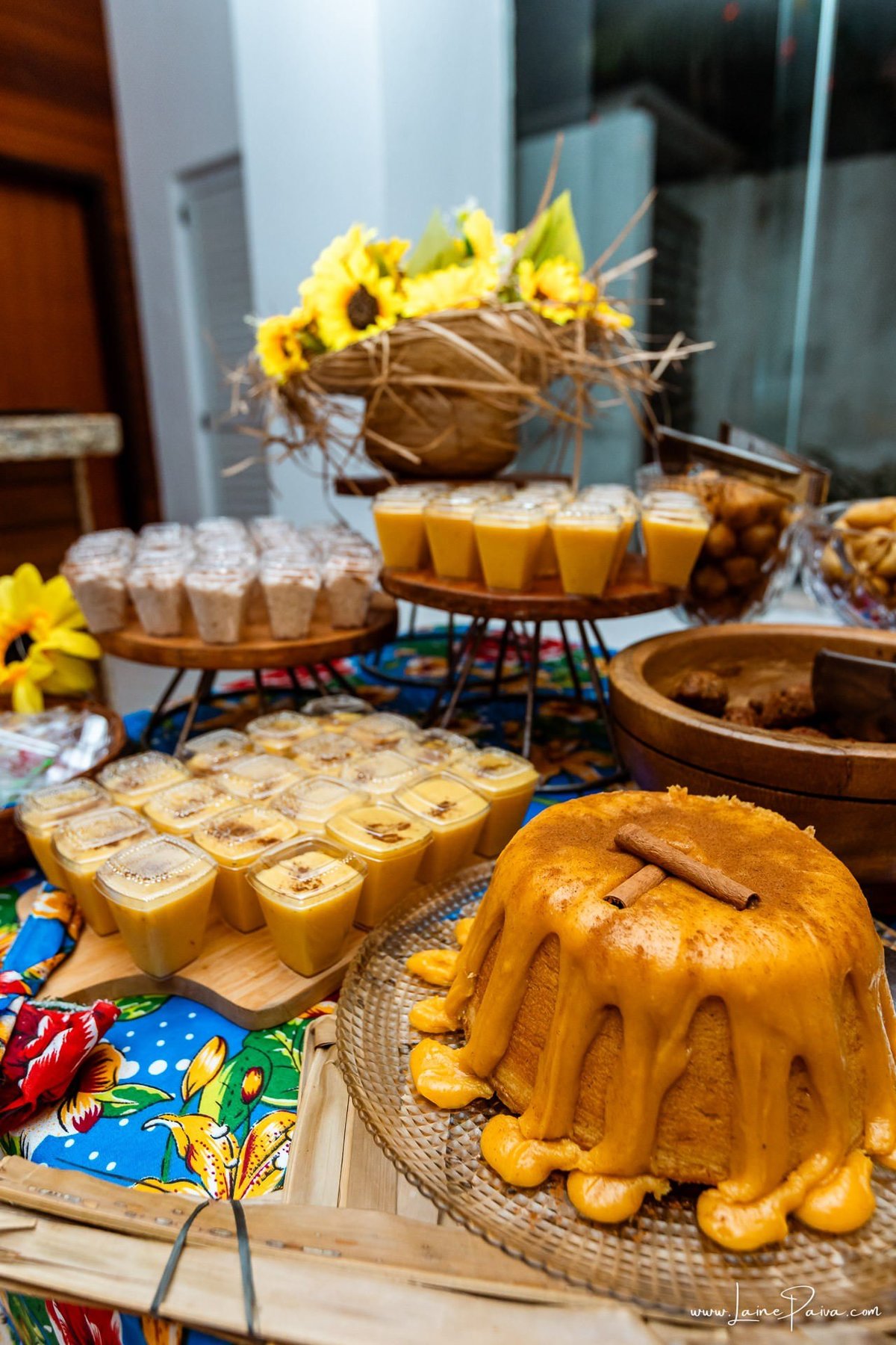 fotografia de Aniversario adulto, festa de 70 anos de Marcelo no condominio Buena Vista em Parnamirim, com tema de festa junina, São João com trio de sanfoneiro, homenagem e muito carinho de familiares e amigos. 