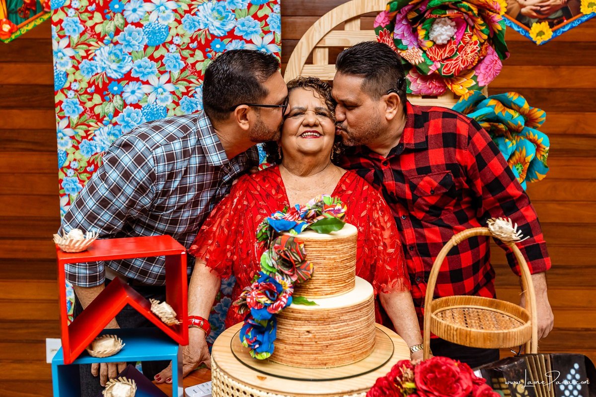 fotografia de Aniversario adulto, festa de 70 anos de Marcelo no condominio Buena Vista em Parnamirim, com tema de festa junina, São João com trio de sanfoneiro, homenagem e muito carinho de familiares e amigos. 