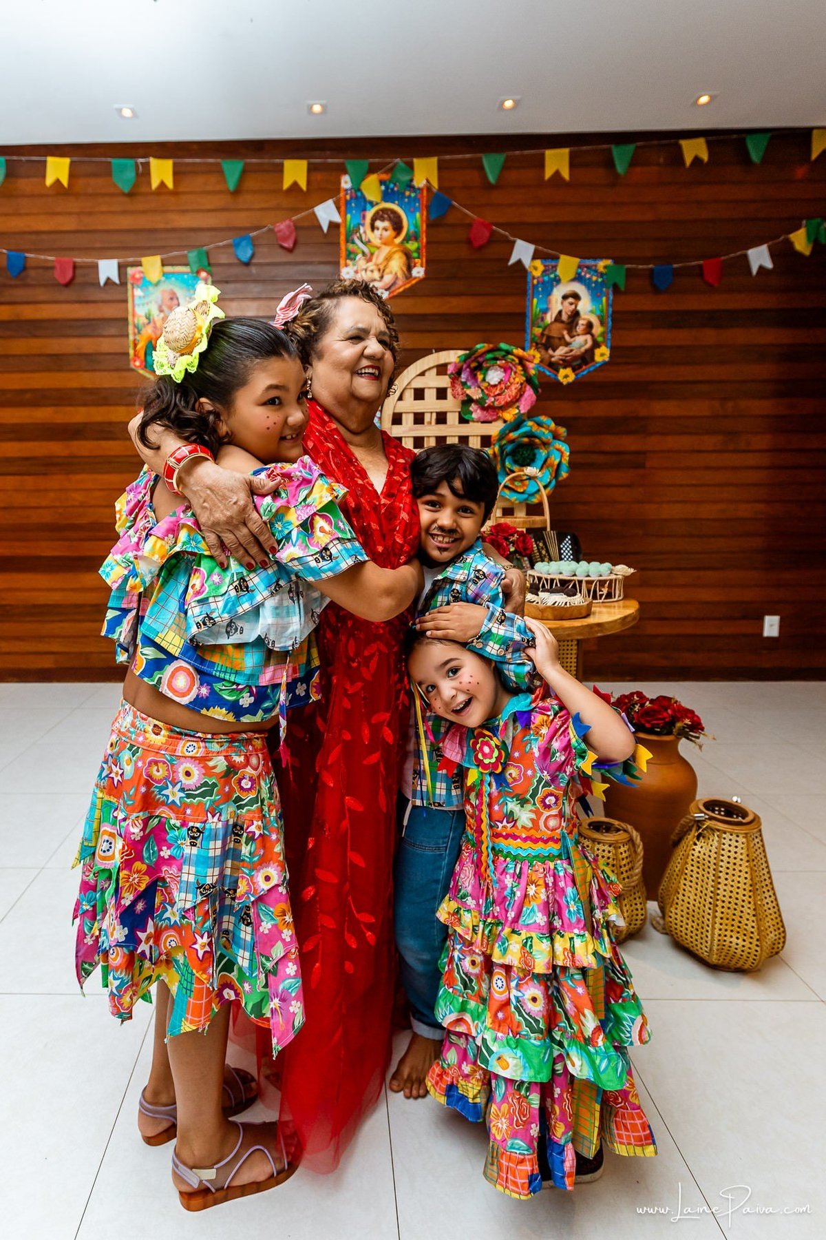 fotografia de Aniversario adulto, festa de 70 anos de Marcelo no condominio Buena Vista em Parnamirim, com tema de festa junina, São João com trio de sanfoneiro, homenagem e muito carinho de familiares e amigos. 