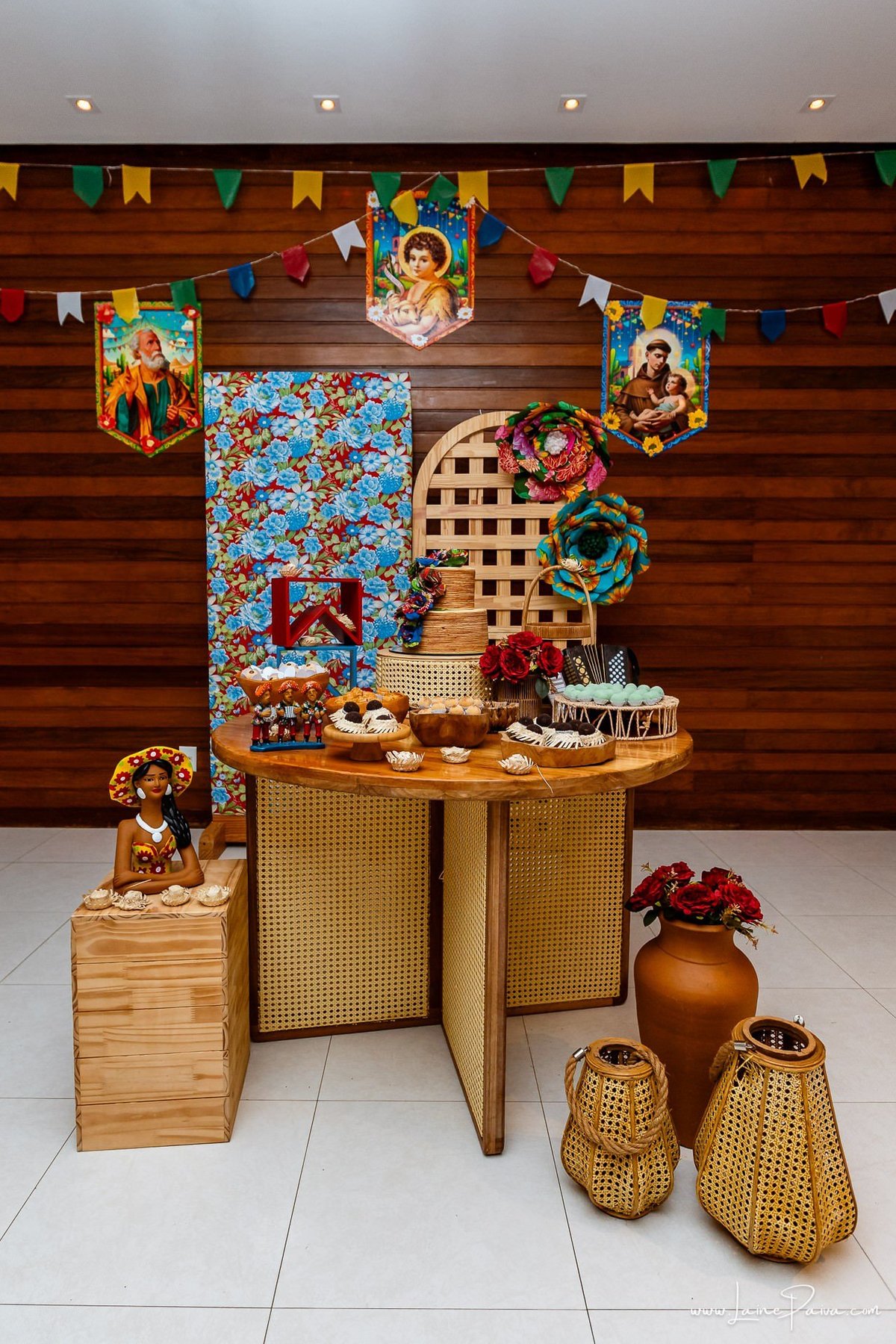 fotografia de Aniversario adulto, festa de 70 anos de Marcelo no condominio Buena Vista em Parnamirim, com tema de festa junina, São João com trio de sanfoneiro, homenagem e muito carinho de familiares e amigos. 