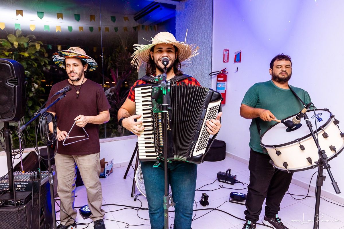 fotografia de Aniversario adulto, festa de 70 anos de Marcelo no condominio Buena Vista em Parnamirim, com tema de festa junina, São João com trio de sanfoneiro, homenagem e muito carinho de familiares e amigos. 