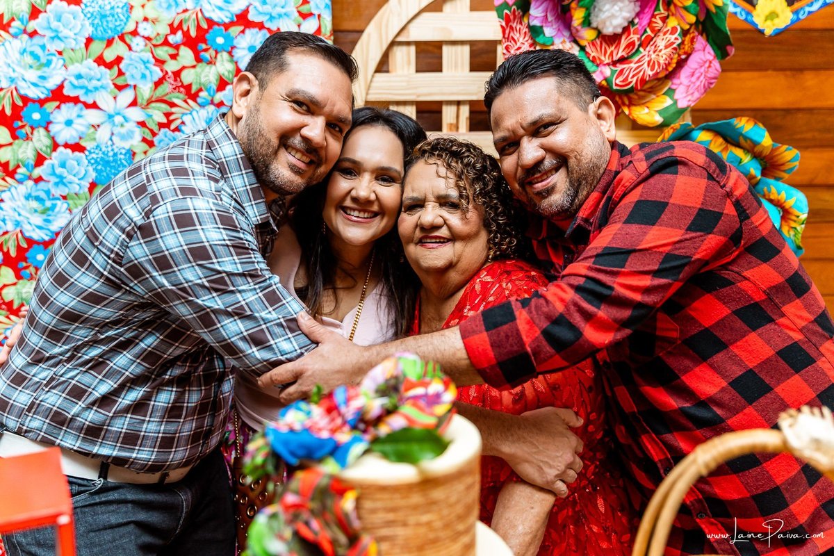 fotografia de Aniversario adulto, festa de 70 anos de Marcelo no condominio Buena Vista em Parnamirim, com tema de festa junina, São João com trio de sanfoneiro, homenagem e muito carinho de familiares e amigos. 