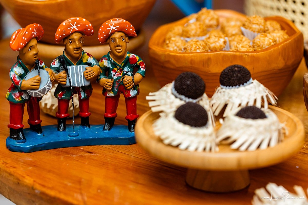 fotografia de Aniversario adulto, festa de 70 anos de Marcelo no condominio Buena Vista em Parnamirim, com tema de festa junina, São João com trio de sanfoneiro, homenagem e muito carinho de familiares e amigos. 