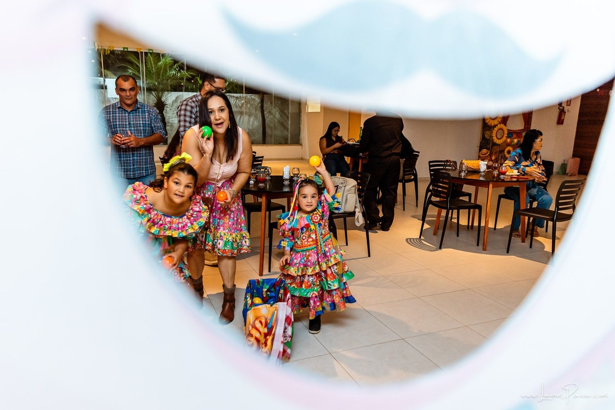 fotografia de Aniversario adulto, festa de 70 anos de Marcelo no condominio Buena Vista em Parnamirim, com tema de festa junina, São João com trio de sanfoneiro, homenagem e muito carinho de familiares e amigos. 