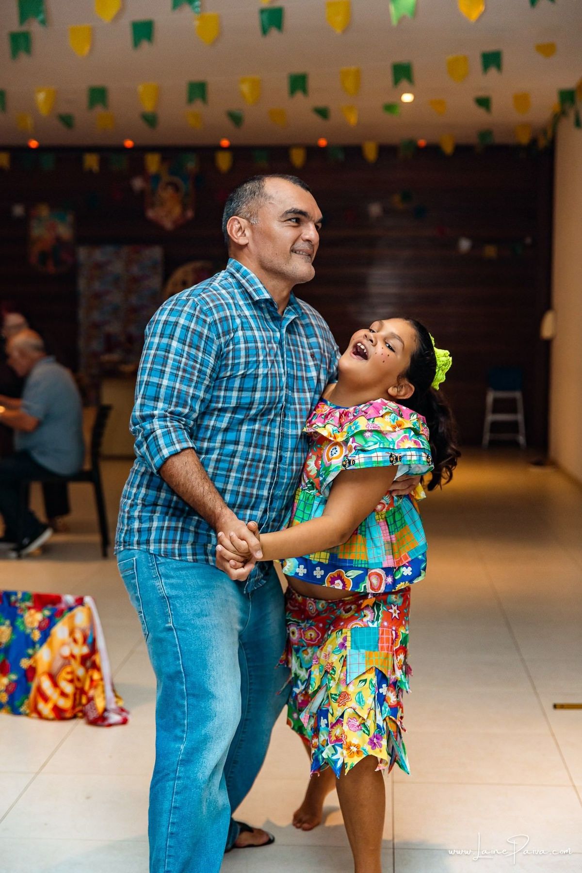fotografia de Aniversario adulto, festa de 70 anos de Marcelo no condominio Buena Vista em Parnamirim, com tema de festa junina, São João com trio de sanfoneiro, homenagem e muito carinho de familiares e amigos. 