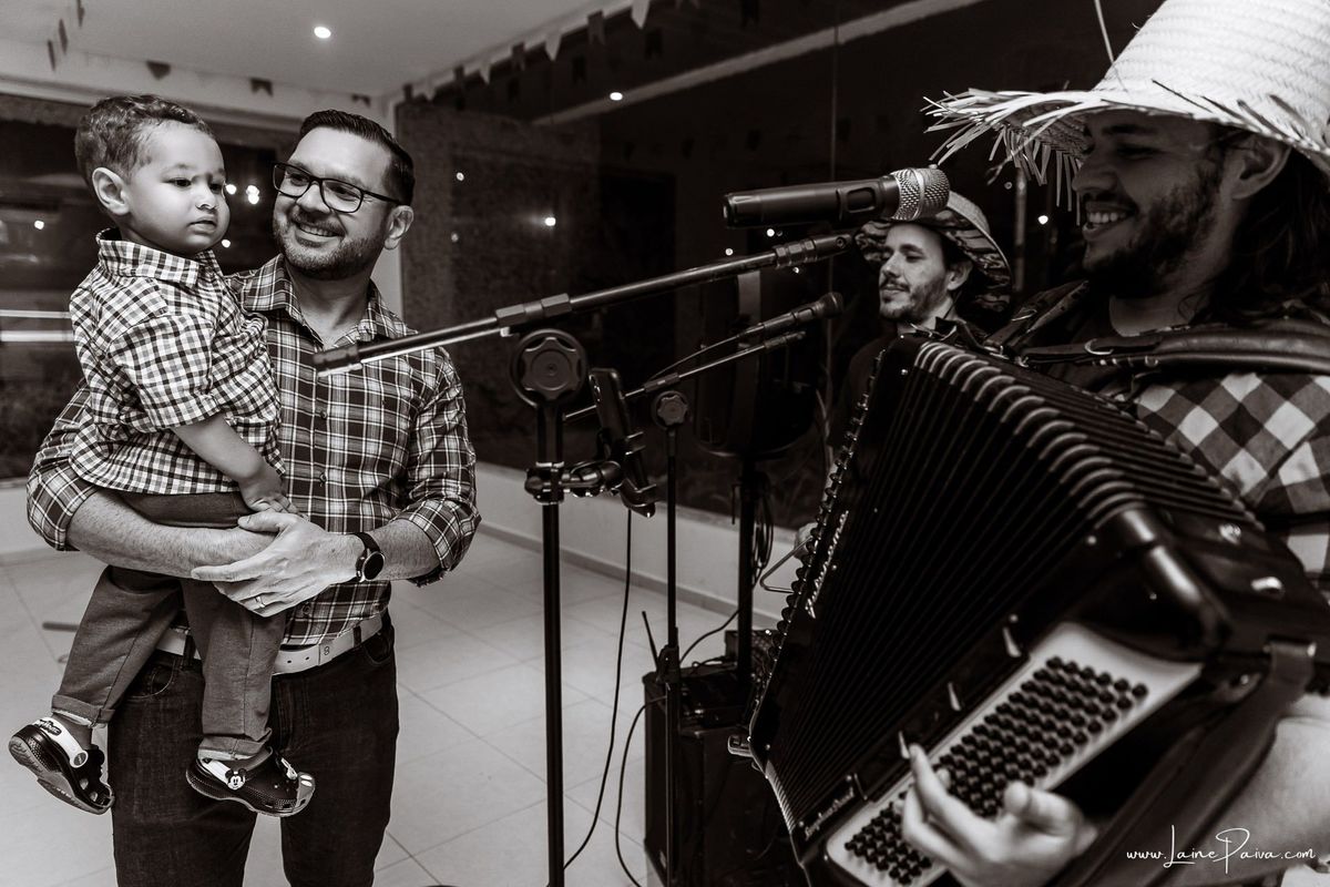 fotografia de Aniversario adulto, festa de 70 anos de Marcelo no condominio Buena Vista em Parnamirim, com tema de festa junina, São João com trio de sanfoneiro, homenagem e muito carinho de familiares e amigos. 