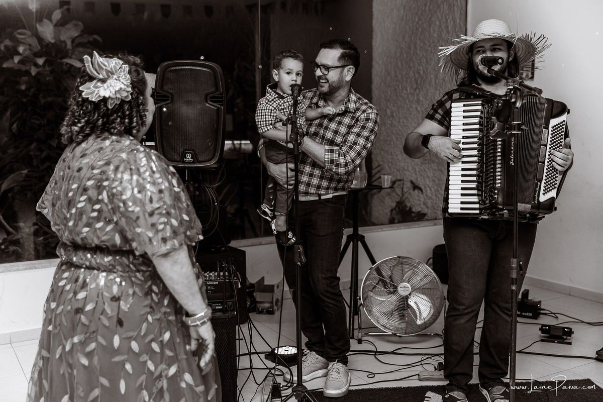 fotografia de Aniversario adulto, festa de 70 anos de Marcelo no condominio Buena Vista em Parnamirim, com tema de festa junina, São João com trio de sanfoneiro, homenagem e muito carinho de familiares e amigos. 