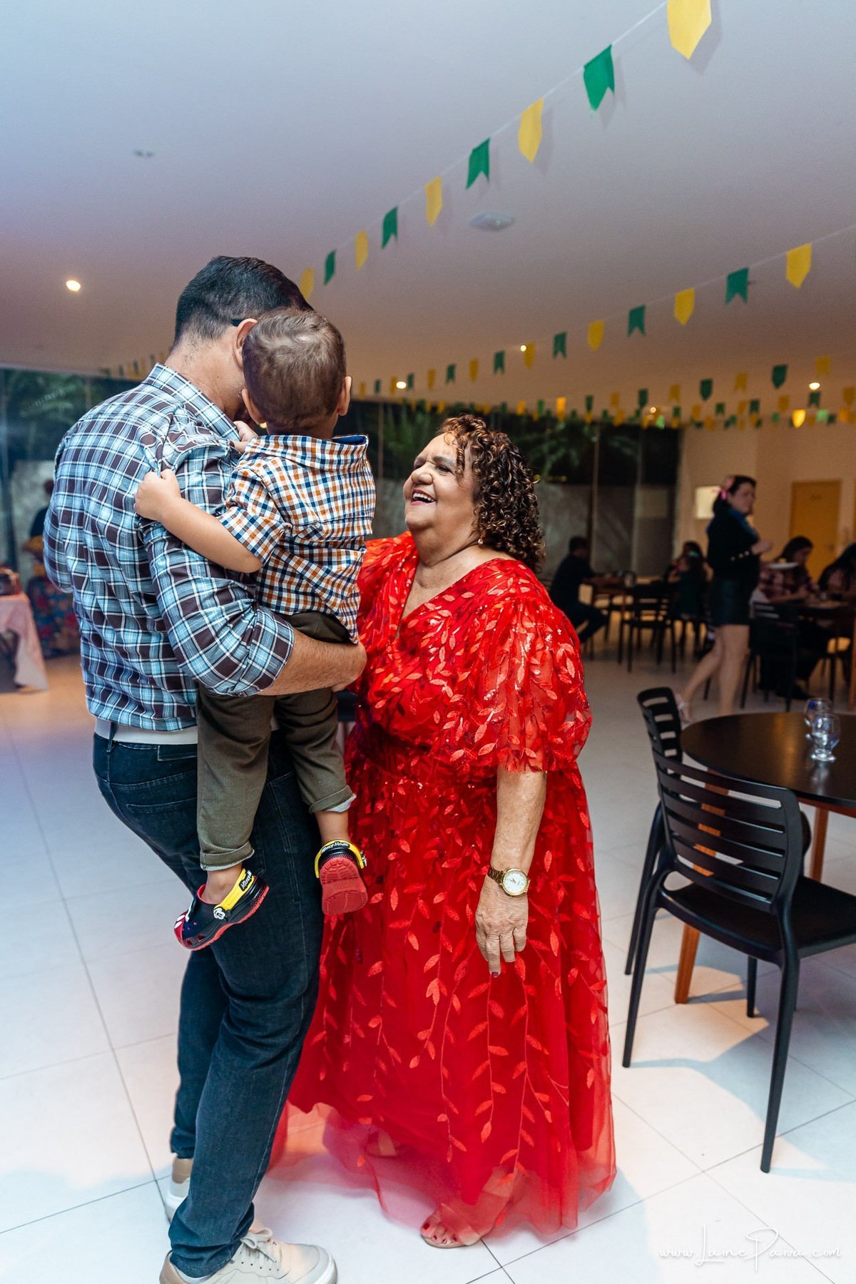 fotografia de Aniversario adulto, festa de 70 anos de Marcelo no condominio Buena Vista em Parnamirim, com tema de festa junina, São João com trio de sanfoneiro, homenagem e muito carinho de familiares e amigos. 
