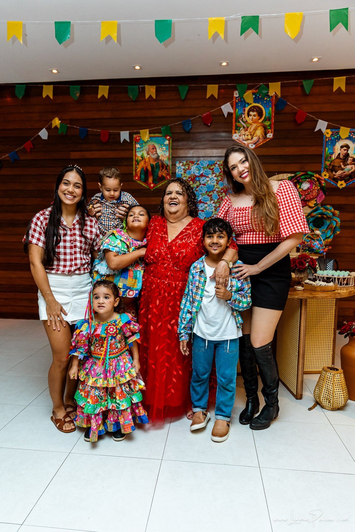 fotografia de Aniversario adulto, festa de 70 anos de Marcelo no condominio Buena Vista em Parnamirim, com tema de festa junina, São João com trio de sanfoneiro, homenagem e muito carinho de familiares e amigos. 