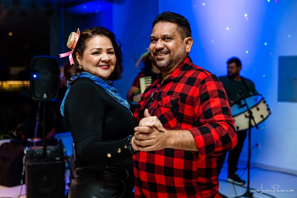 fotografia de Aniversario adulto, festa de 70 anos de Marcelo no condominio Buena Vista em Parnamirim, com tema de festa junina, São João com trio de sanfoneiro, homenagem e muito carinho de familiares e amigos. 