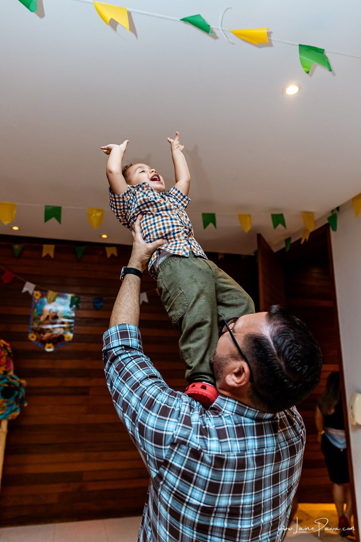 fotografia de Aniversario adulto, festa de 70 anos de Marcelo no condominio Buena Vista em Parnamirim, com tema de festa junina, São João com trio de sanfoneiro, homenagem e muito carinho de familiares e amigos. 