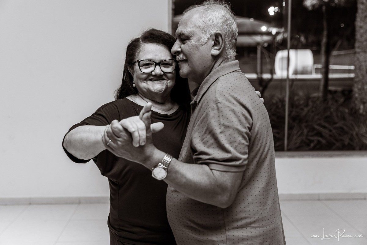 fotografia de Aniversario adulto, festa de 70 anos de Marcelo no condominio Buena Vista em Parnamirim, com tema de festa junina, São João com trio de sanfoneiro, homenagem e muito carinho de familiares e amigos. 