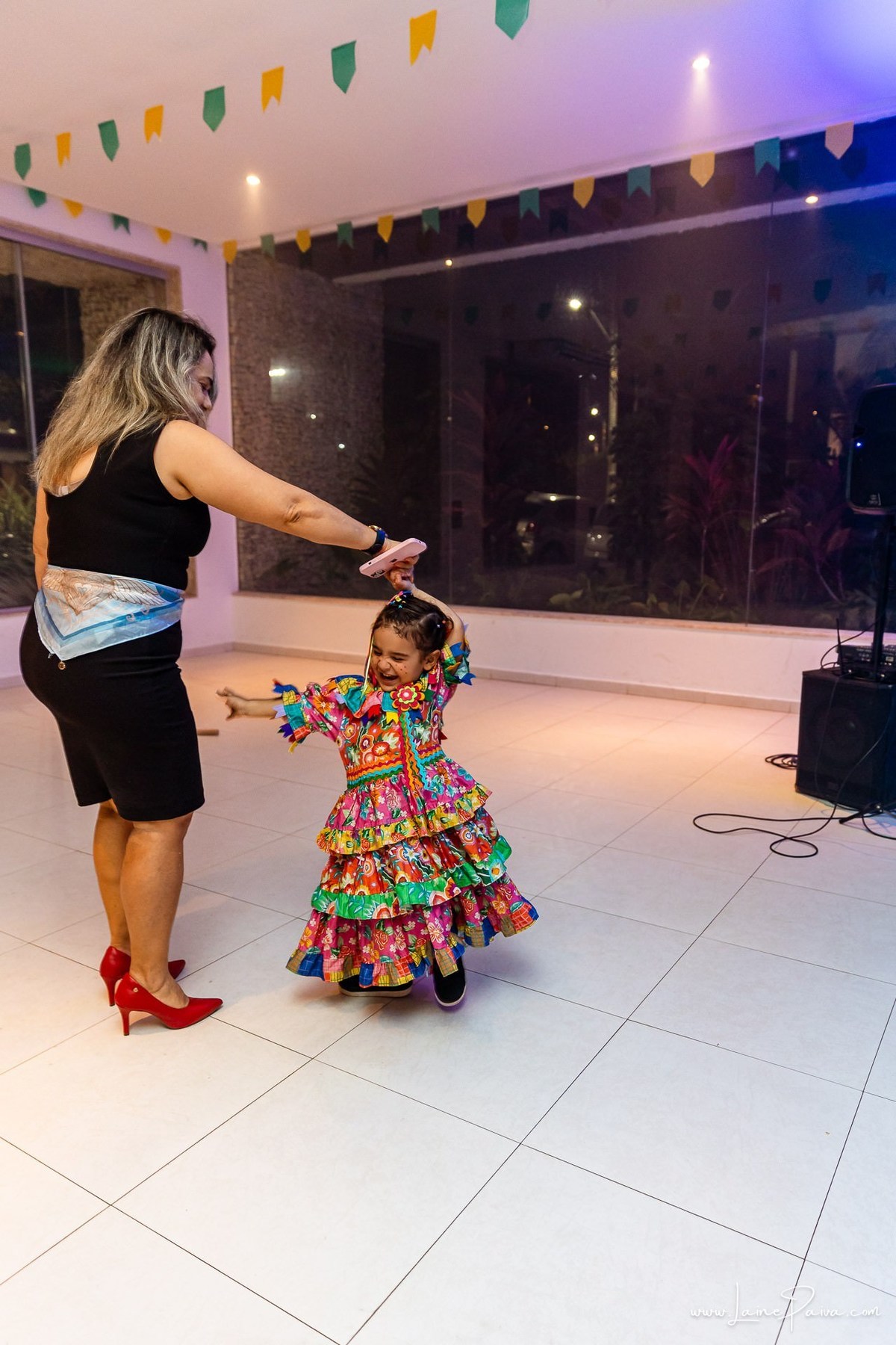fotografia de Aniversario adulto, festa de 70 anos de Marcelo no condominio Buena Vista em Parnamirim, com tema de festa junina, São João com trio de sanfoneiro, homenagem e muito carinho de familiares e amigos. 