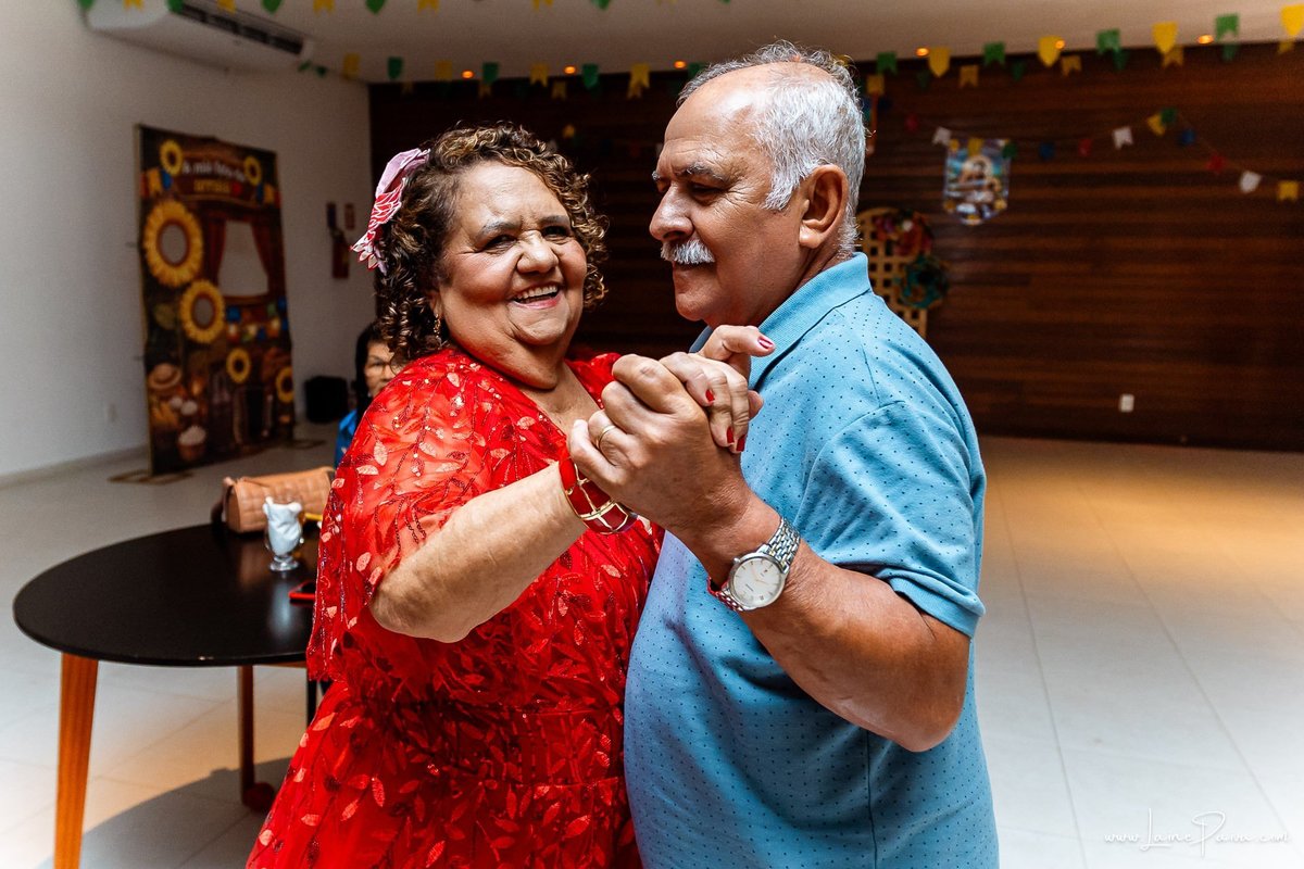 fotografia de Aniversario adulto, festa de 70 anos de Marcelo no condominio Buena Vista em Parnamirim, com tema de festa junina, São João com trio de sanfoneiro, homenagem e muito carinho de familiares e amigos. 